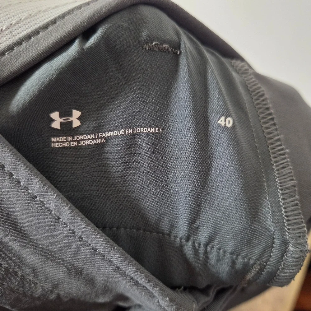 Under‎ Armour Mens Gray Golf Shorts Flat Front Performance Size 40 Elastic Wais